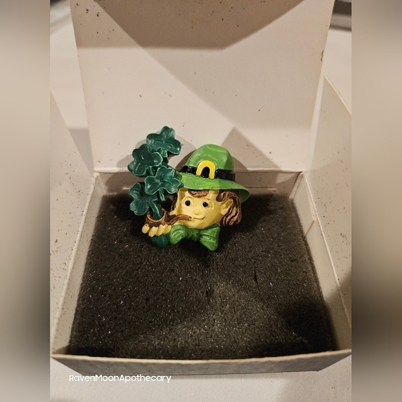 Avon Accessories - Avon Leprechaun Pin